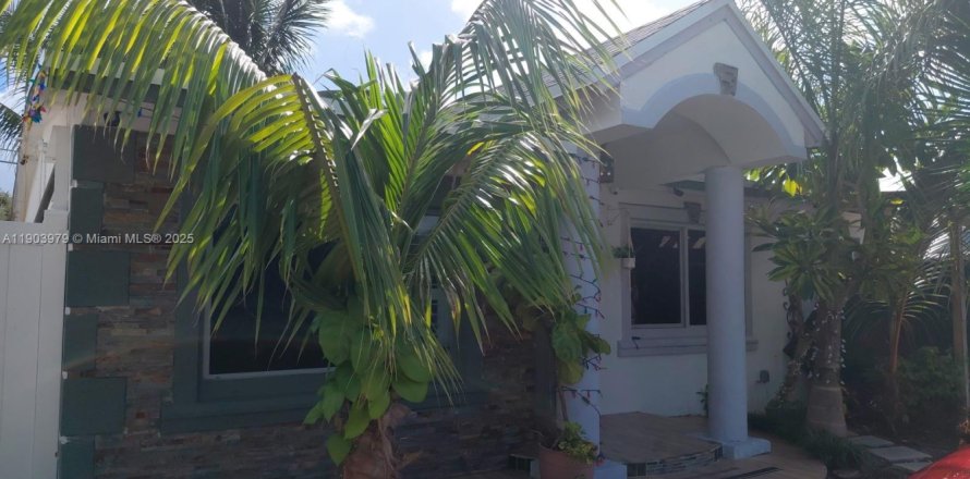 House in Pompano Beach, Florida 3 bedrooms, 97.73 sq.m. № 1954835