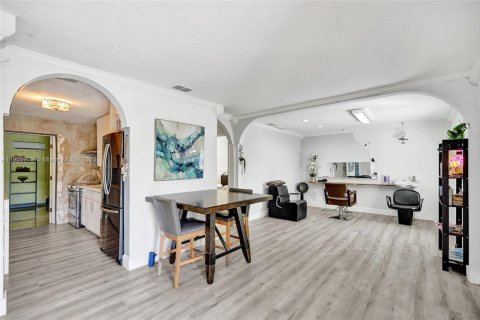 House in Pompano Beach, Florida 3 bedrooms, 97.73 sq.m. № 1954835 - photo 6