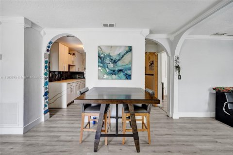 House in Pompano Beach, Florida 3 bedrooms, 97.73 sq.m. № 1954835 - photo 7