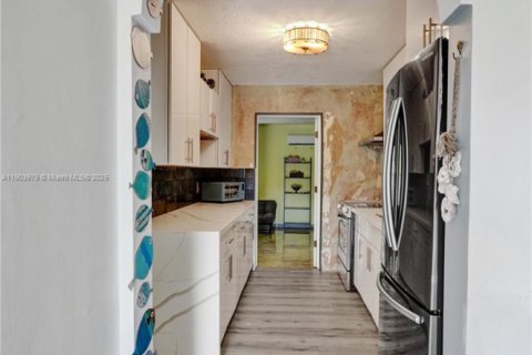 House in Pompano Beach, Florida 3 bedrooms, 97.73 sq.m. № 1954835 - photo 19