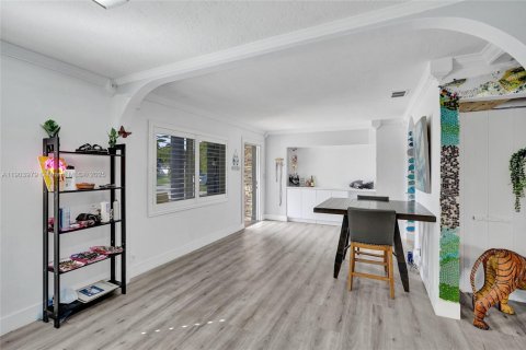 House in Pompano Beach, Florida 3 bedrooms, 97.73 sq.m. № 1954835 - photo 13