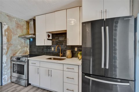 House in Pompano Beach, Florida 3 bedrooms, 97.73 sq.m. № 1954835 - photo 22