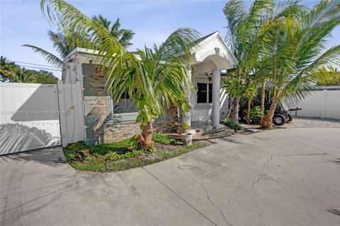 House in Pompano Beach, Florida 3 bedrooms, 97.73 sq.m. № 1954835 - photo 4