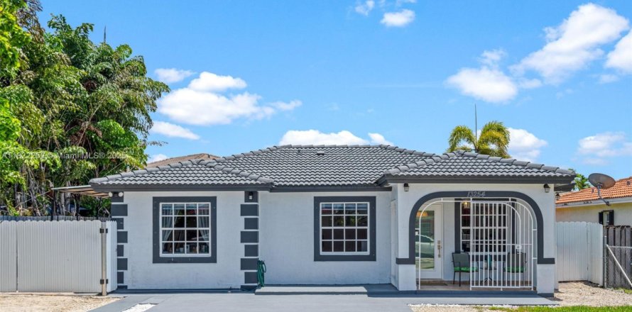 House in Homestead, Florida 3 bedrooms, 109.9 sq.m. № 1783883