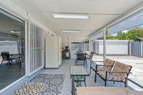 House in Homestead, Florida 3 bedrooms, 109.9 sq.m. № 1783883 - photo 28