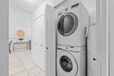 House in Homestead, Florida 3 bedrooms, 109.9 sq.m. № 1783883 - photo 17