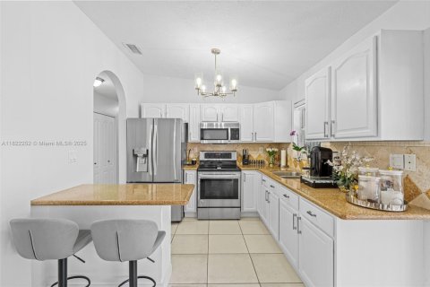 House in Homestead, Florida 3 bedrooms, 109.9 sq.m. № 1783883 - photo 11