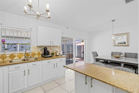 House in Homestead, Florida 3 bedrooms, 109.9 sq.m. № 1783883 - photo 15