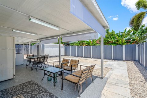 House in Homestead, Florida 3 bedrooms, 109.9 sq.m. № 1783883 - photo 30