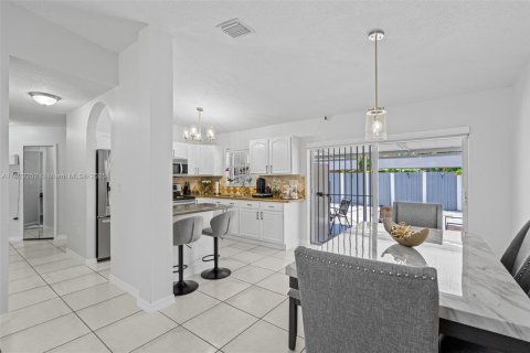 House in Homestead, Florida 3 bedrooms, 109.9 sq.m. № 1783883 - photo 8