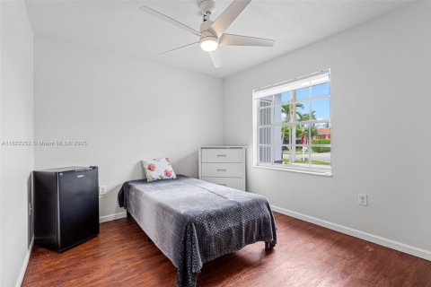 House in Homestead, Florida 3 bedrooms, 109.9 sq.m. № 1783883 - photo 25