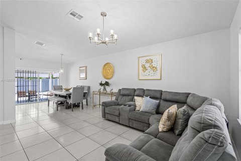 House in Homestead, Florida 3 bedrooms, 109.9 sq.m. № 1783883 - photo 4