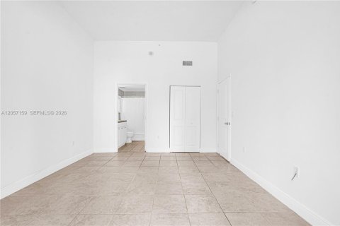 Condominio en venta en Miami, Florida, 1 dormitorio, 79.9 m2 № 2248823 - foto 18