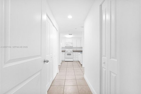 Condominio en venta en Miami, Florida, 1 dormitorio, 79.9 m2 № 2248823 - foto 12