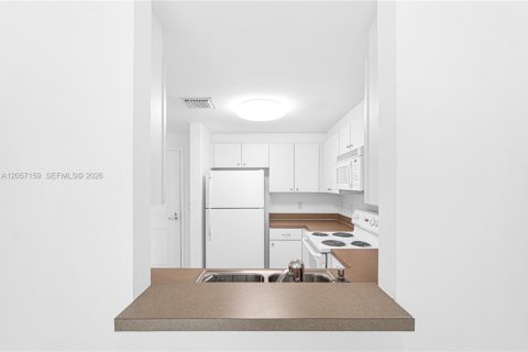 Condominio en venta en Miami, Florida, 1 dormitorio, 79.9 m2 № 2248823 - foto 10