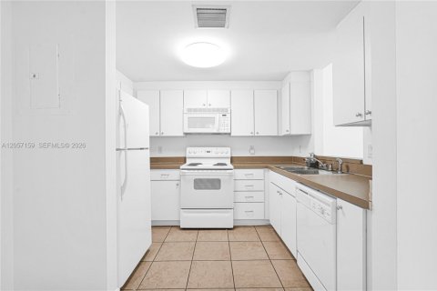 Condominio en venta en Miami, Florida, 1 dormitorio, 79.9 m2 № 2248823 - foto 4