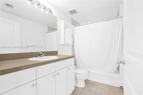 Condominio en venta en Miami, Florida, 1 dormitorio, 79.9 m2 № 2248823 - foto 15