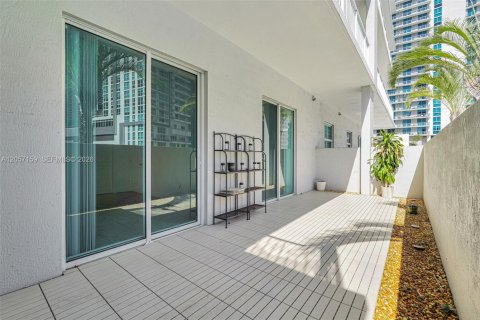 Condominio en venta en Miami, Florida, 1 dormitorio, 79.9 m2 № 2248823 - foto 19