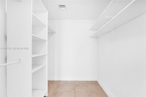 Condominio en venta en Miami, Florida, 1 dormitorio, 79.9 m2 № 2248823 - foto 17