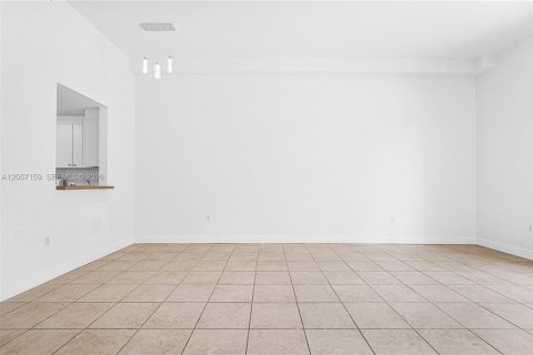 Condominio en venta en Miami, Florida, 1 dormitorio, 79.9 m2 № 2248823 - foto 16