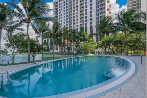 Copropriété à vendre à Miami, Floride: 2 chambres, 121.79 m2 № 2043184 - photo 20