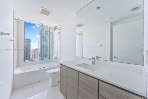 Copropriété à vendre à Miami, Floride: 2 chambres, 121.79 m2 № 2043184 - photo 11