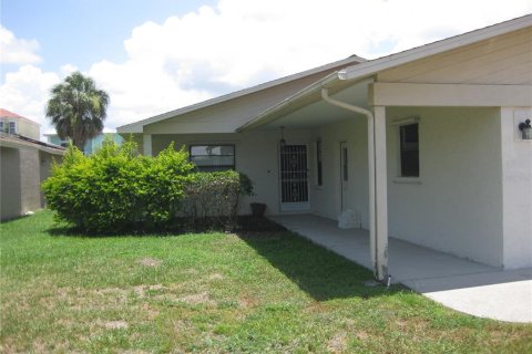 Casa en venta en New Port Richey, Florida, 2 dormitorios, 161.19 m2 № 1761477 - foto 12