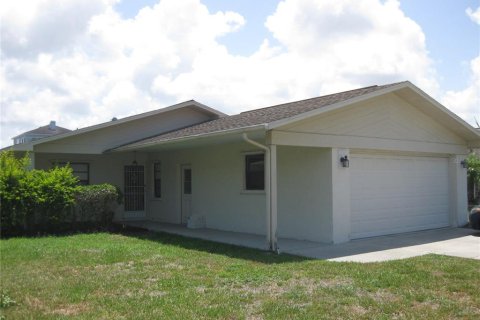 Casa en venta en New Port Richey, Florida, 2 dormitorios, 161.19 m2 № 1761477 - foto 1