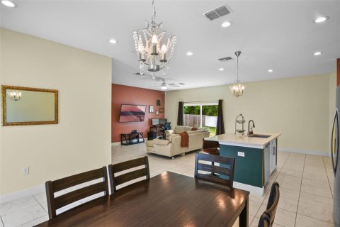 House in Deltona, Florida 4 bedrooms, 154.22 sq.m. № 1765601 - photo 8