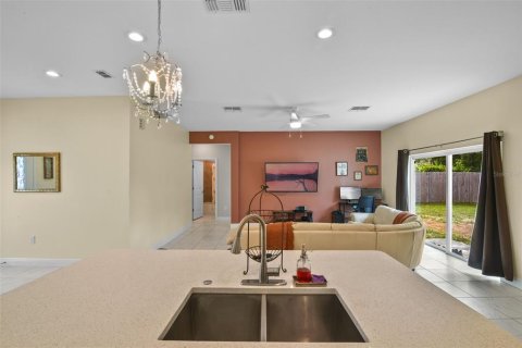 House in Deltona, Florida 4 bedrooms, 154.22 sq.m. № 1765601 - photo 14