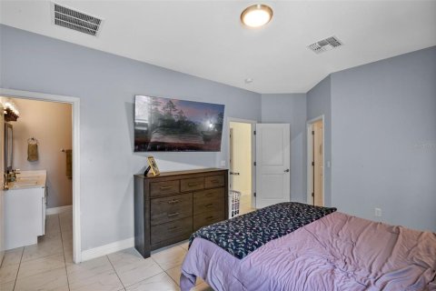House in Deltona, Florida 4 bedrooms, 154.22 sq.m. № 1765601 - photo 18