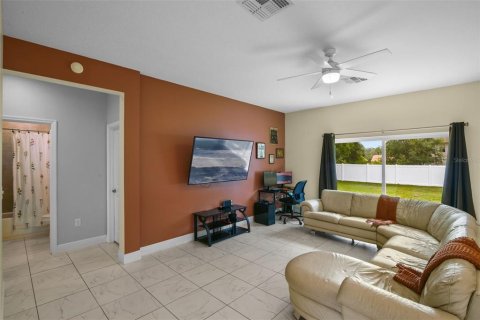 House in Deltona, Florida 4 bedrooms, 154.22 sq.m. № 1765601 - photo 12