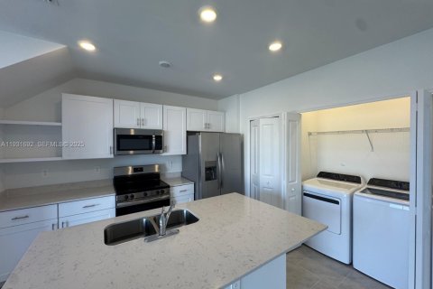 Touwnhouse à louer à Fort Myers, Floride: 3 chambres, 128.02 m2 № 1990345 - photo 4