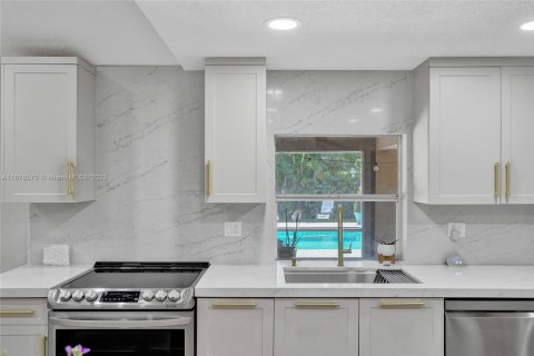 Villa ou maison à vendre à Cooper City, Floride: 3 chambres, 151.06 m2 № 1925191 - photo 14