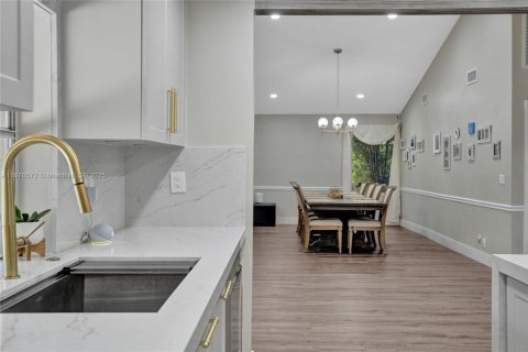 Villa ou maison à vendre à Cooper City, Floride: 3 chambres, 151.06 m2 № 1925191 - photo 16