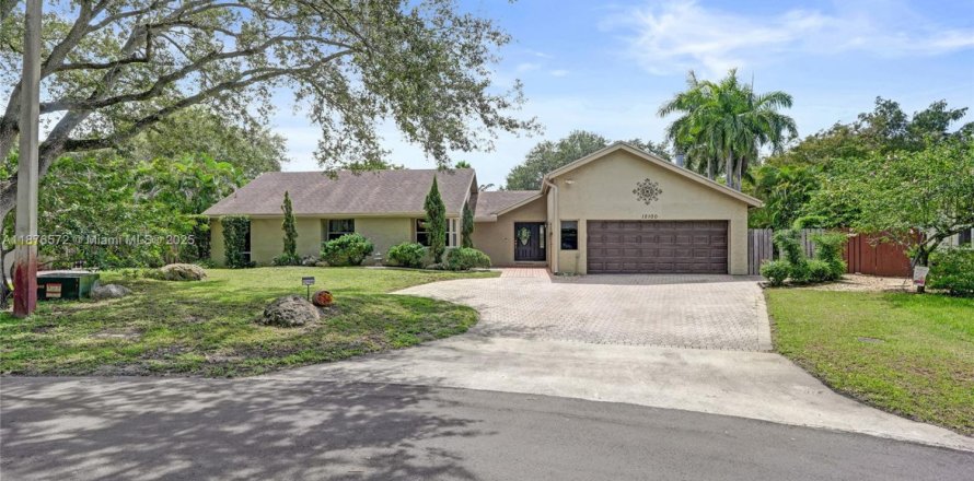 Villa ou maison à Cooper City, Floride 3 chambres, 151.06 m2 № 1925191