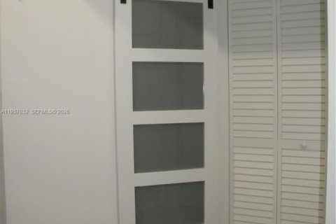 Снять в аренду виллу или дом в Бойнтон-Бич, Флорида 1 спальня, 66.7м2, № 2003823 - фото 18