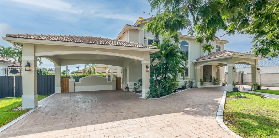 Casa en Miami, Florida 4 dormitorios, 310.48 m2 № 1814203