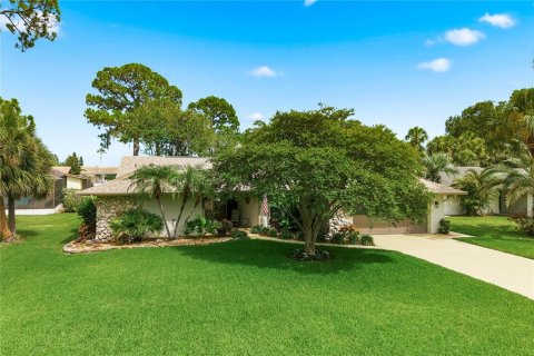 House in New Port Richey, Florida 3 bedrooms, 234.58 sq.m. № 2126659 - photo 4