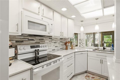 House in New Port Richey, Florida 3 bedrooms, 234.58 sq.m. № 2126659 - photo 26