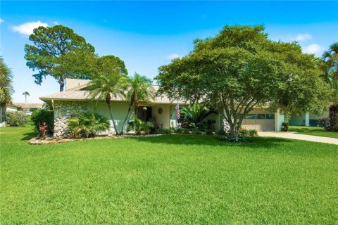 House in New Port Richey, Florida 3 bedrooms, 234.58 sq.m. № 2126659 - photo 6