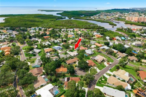 House in New Port Richey, Florida 3 bedrooms, 234.58 sq.m. № 2126659 - photo 9