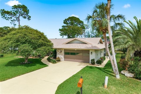 House in New Port Richey, Florida 3 bedrooms, 234.58 sq.m. № 2126659 - photo 5