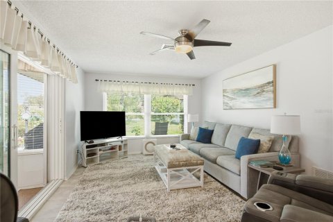 House in New Port Richey, Florida 3 bedrooms, 234.58 sq.m. № 2126659 - photo 19