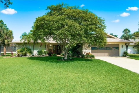 House in New Port Richey, Florida 3 bedrooms, 234.58 sq.m. № 2126659 - photo 2