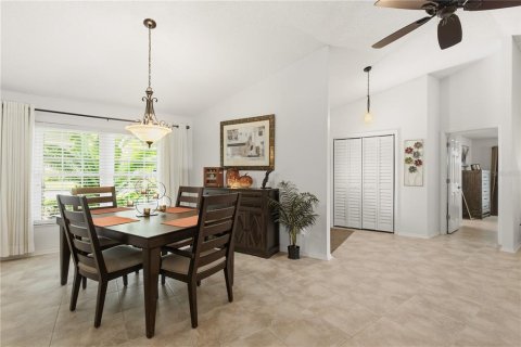House in New Port Richey, Florida 3 bedrooms, 234.58 sq.m. № 2126659 - photo 18