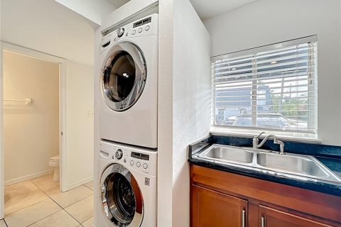 Adosado en alquiler en Orlando, Florida, 2 dormitorios, 115.2 m2 № 1905744 - foto 11