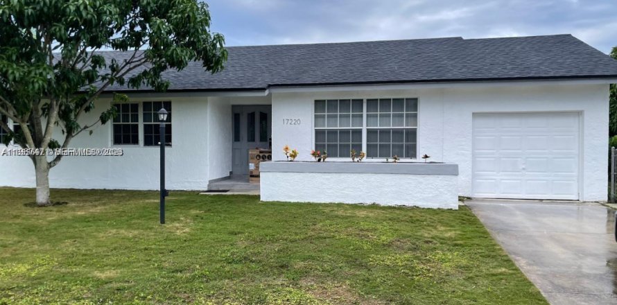 Villa ou maison à Palmetto Bay, Floride 3 chambres, 83.61 m2 № 2049743