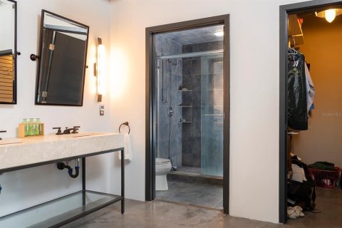 Condo in Orlando, Florida, 2 bedrooms № 2381370 - photo 25