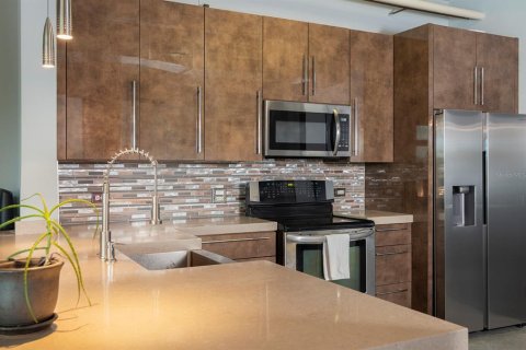 Condo in Orlando, Florida, 2 bedrooms № 2381370 - photo 10